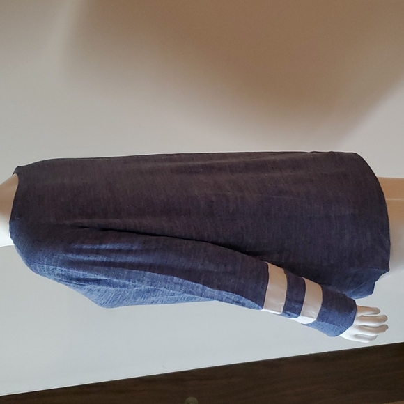 💙4/$20  Long Sleeve Top - Picture 2 of 4